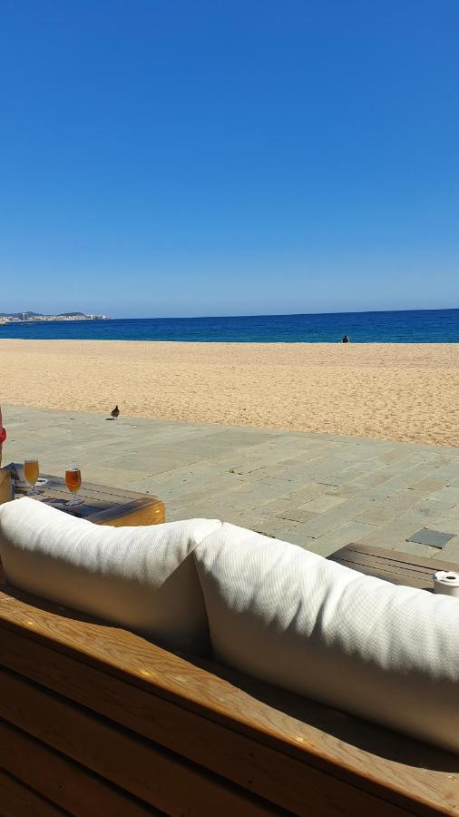 Les Vagues Au Balcon Apartment Empuriabrava Bagian luar foto